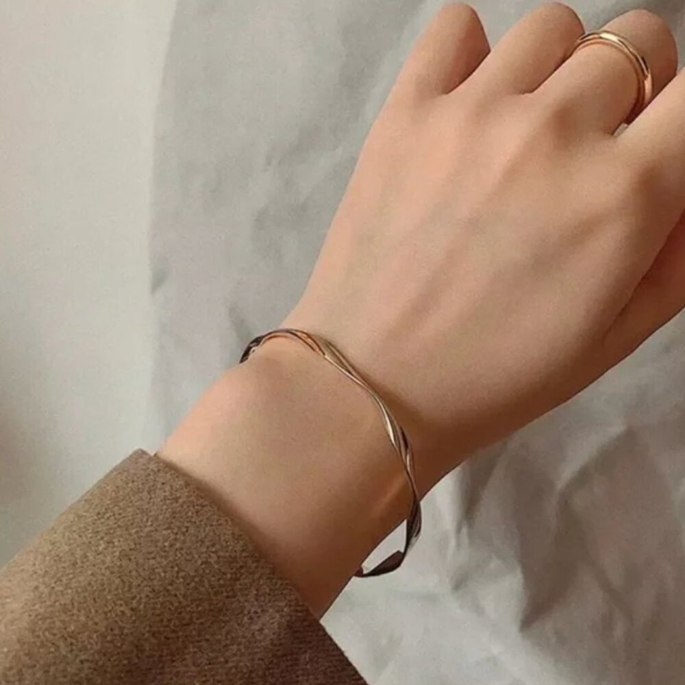 Twist Open Adjustable Neutral Fashion Simple Bracelet - Picture 3 of 10
